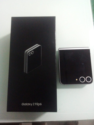 Celular Samsung Galaxy Z Flip 6 gris (Nuevo con caja abierta)