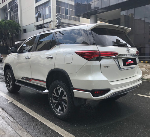 Imagen 3 de 14 de Toyota Fortuner 2018