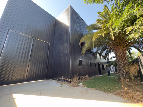 Bodega Con Oficinas En Sector Idustrial