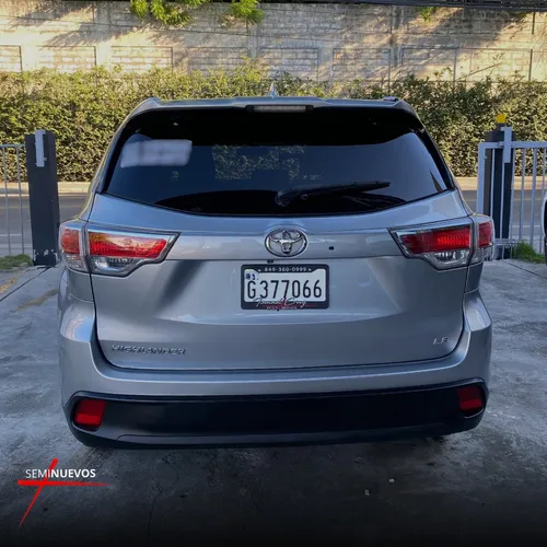 Toyota Highlander Le / 2014