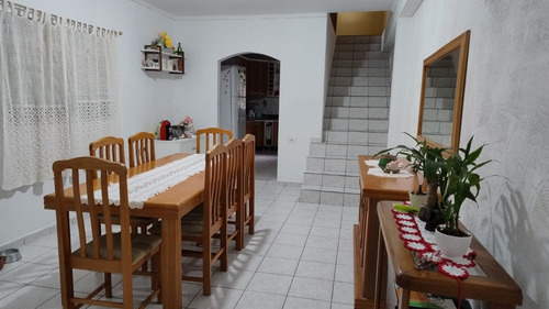 Casa Com 3 Quartos, 2 Banheiros, Salão De Festas Com Churrasqueira, Copa Cozinha, Sala Ampla E Edicula