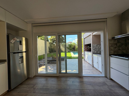 Venta Casa 3 Amb Con Piscina