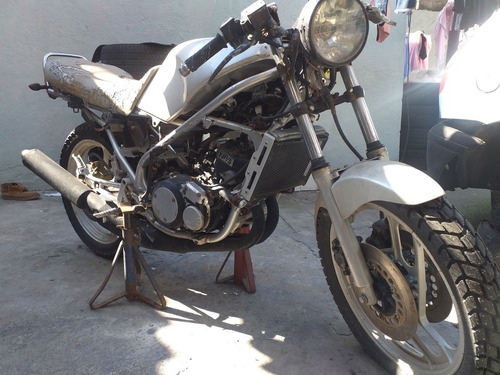 Imagem 2 de 13 de Yamaha Esportiva