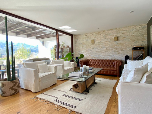 Se Vende Espectacular Casa En Condoinio / Con Novación