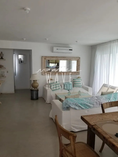 Alquiler Casa De 2 Dormitorios En Suite + Servicio A Una Cuadra De La Playa En José Ignacio.