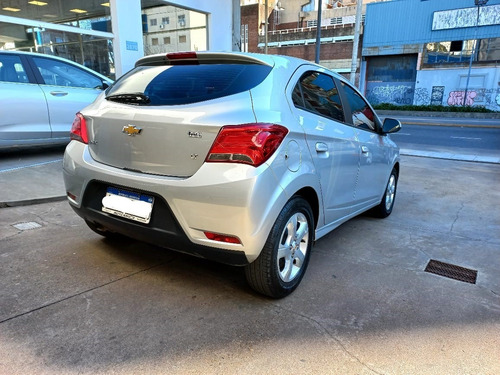 Imagen 14 de 15 de Chevrolet Onix Lt 2018 Pocos Km Con Cam Y Llantas Hmc