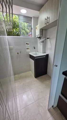 Vendo Apartamento En La Parte Baja De La Loma De Los Bernal, Piso Bajo