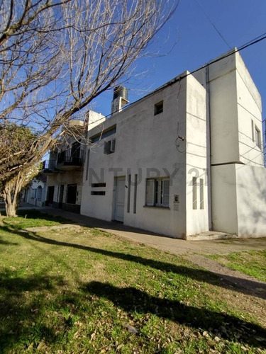 Venta - Casa De 2 Dormitorios - Barrio Parque Casado