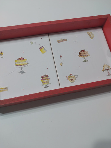 Bandeja De Madera C/ Fondo Azulejo Pintado 18x36x4cm Coral (Usado)