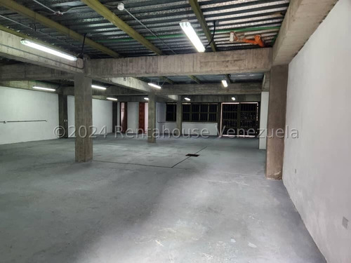 Km Comercial En Alquiler En El Hatillo, Distrito Metropolitano