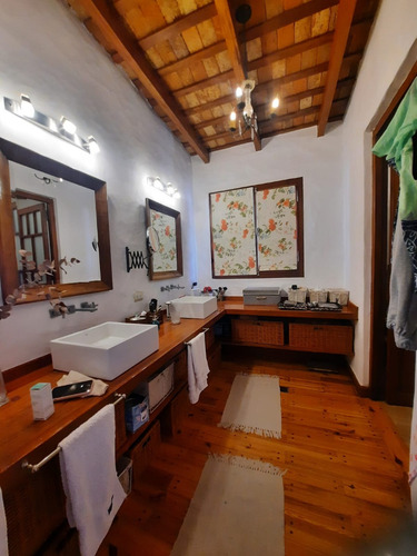 Super Categoría!! Casa En Venta En El Mejor Barrio De La Ciudad De Villa María. Provincia De Córdoba. Sobre Costanera.