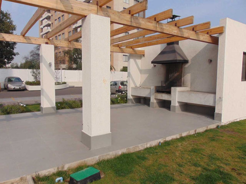 Metro Chacabuco, Como Nuevo, Piscina (91570)