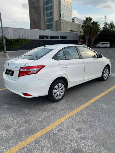 Imagen 2 de 12 de Toyota Yaris 1.5 Core At Sedan Cvt 2017