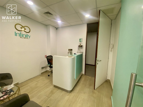 Amoblada Y Habilitada Para Clínica Estética En Av. La Dehesa