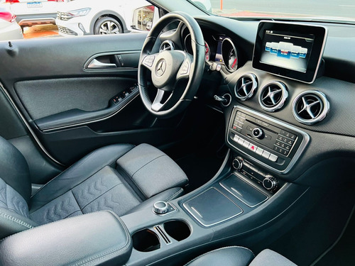 Imagem 12 de 15 de Mercedes Benz Gla 200 Style 1.6 Cgi Turbo Branco 2018