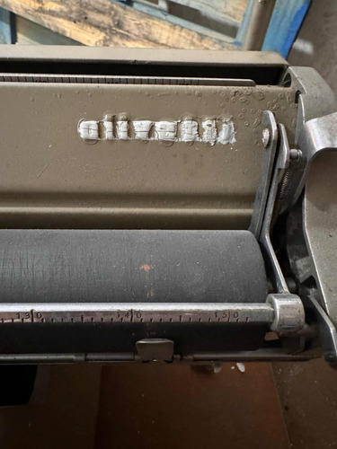 Maquina De Escribir Olivetti Antigua (Usado)