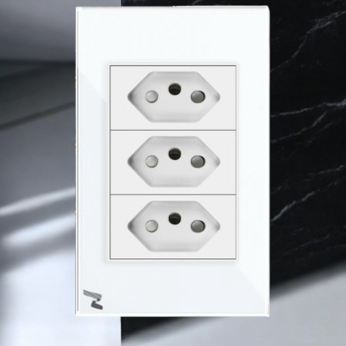 Tomada Tripla Comum 10a E 20a 110v E 220v Vidro Novadigital Cor Branca