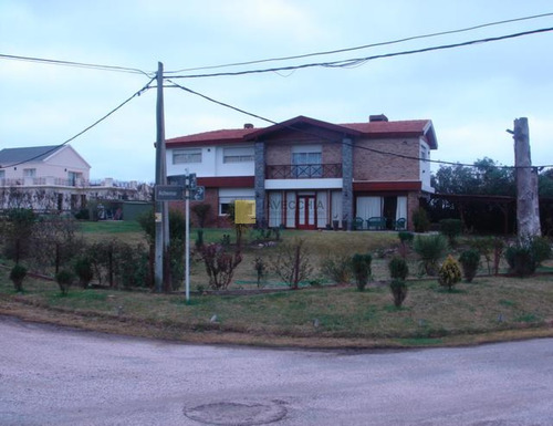 Casa En Alquiler De 6 Dormitoios En Pinares A 100 Metros Del Mar