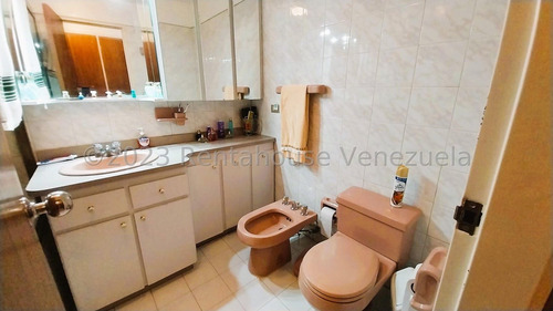 Fenomenal Townhouse Con Excelente Distribución En La Boyera. #24-16218