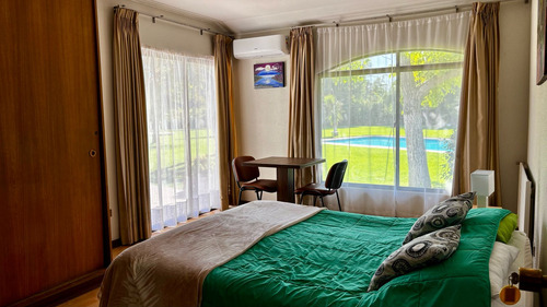 Venta De Espectacular Propiedad En Pirque. Gran Casona, Ubic
