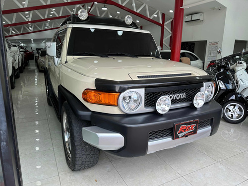 Imagen 3 de 12 de Toyota Fj .