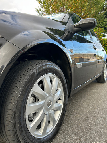 Renault Megane 1.6 Dynamique Hi-flex 4p