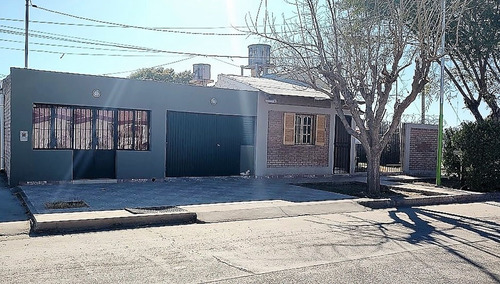 Venta De Casa Con Local En La Colonia Junin