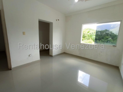 Townhouse En Venta En San Diego Carabobo, Conjunto Privado Nuevo A Estrenar En Obra Blanca Con Pozo Propio, Cuenta Con Un Metraje De 160 Mtrs Duplex Con Patio
