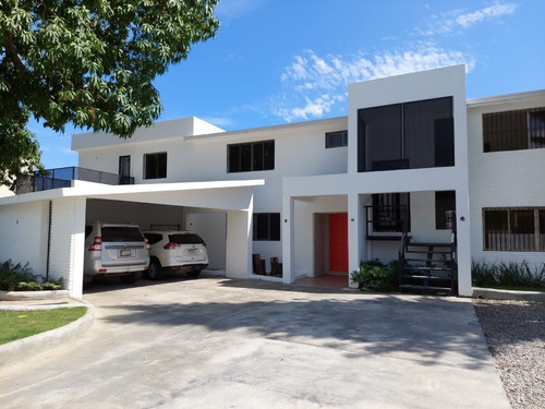 Casa Venta / Alquiler /patio Y Jardín, Piscina, Sótano