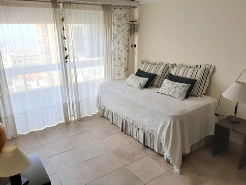 Imagen 2 de 12 de Venta - Departamento - Amplio Ambiente Contra Frente Abierto, Reciclado