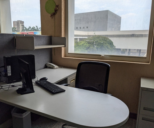 Imagen 4 de 21 de En Moderno Edificio Av. Municipal Puerto La Cruz, Alquilo Oficinas Equipadas De Distintos Metrajes