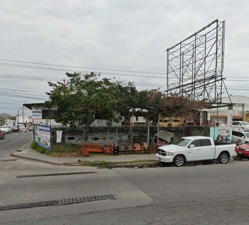 Terreno Comercial · Avenidas Miguel Aleman Y Rafael Hernandez Ochoa · 300m2