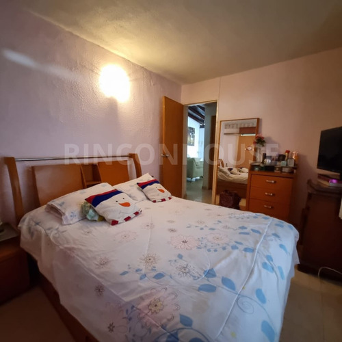 Casa En Venta En La Urb. La Blanquera, Palo Negro.