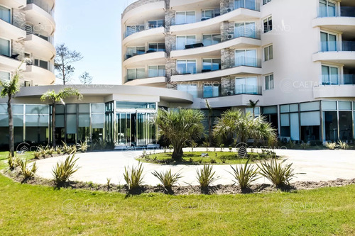 Venta Apartamento 2 Dormitorios. Playa Mansa, Punta Del Este.