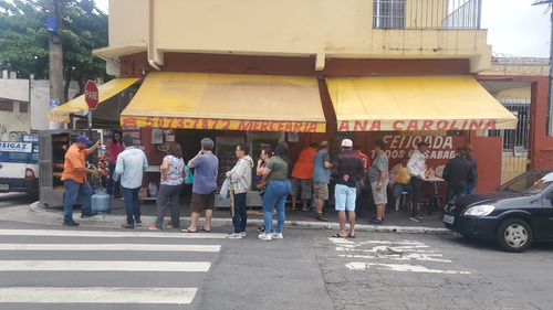 Mercado Com Espaço De Restaurante