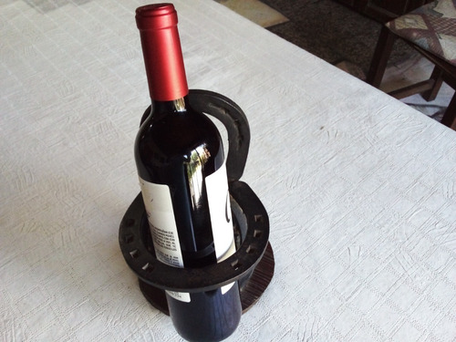 Apoya Botella En Madera Y Herraduras Impecable (Usado)