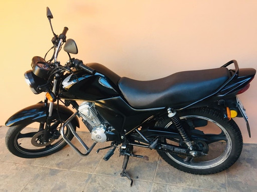 Imagen 2 de 3 de Moto Honda Cb1 125 Año 2015