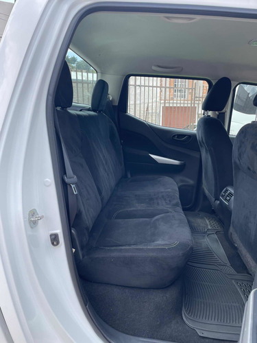 Imagen 12 de 15 de Nissan Np300 2018 2.4 Doble Cabina Se Aa Pack Seg Mt
