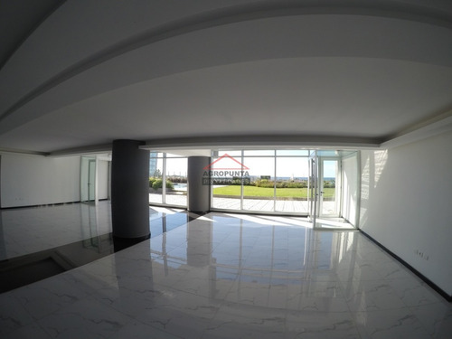 Apartamento En Brava, 1 Dormitorio- Ref: 2943