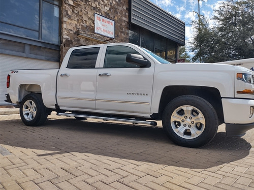 Imagen 2 de 8 de Chevrolet Cheyenne 2018 5.4 2500 Doble Cab Lt Z71 4x4 At