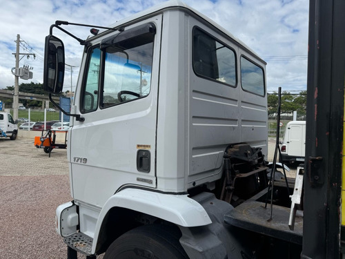 Mb 1719 Ano 2015 Equip. Carroceria Bebida Rodofort 8 Baias