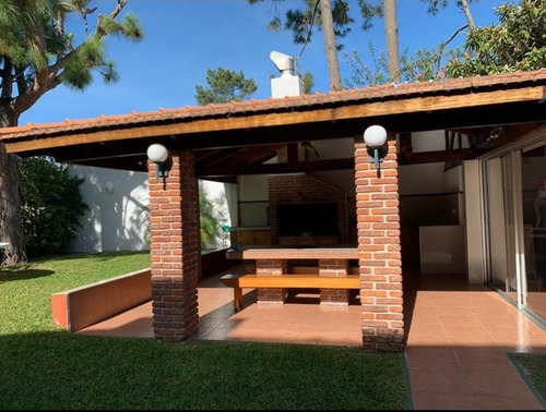 Vendo Casa De 4 Dorm , 4 Baños , Buen Terreno, Ref 696