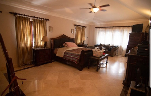 Vendo Majestuosa Mansión En Arroyo Hondo, Distrito Nacional, Santo Domingo, República Dominicana