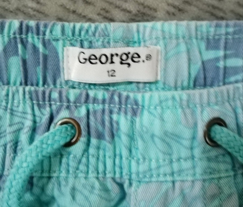 Bermuda T12 Marca George Seminueva (Usado)
