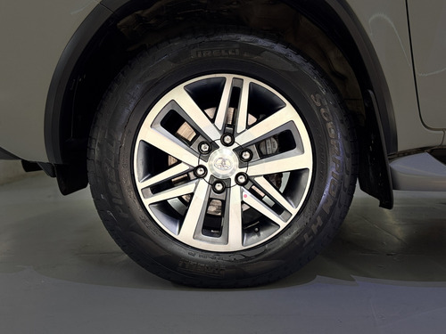 Toyota Hilux SW4 2.8 SRX 4X4 7 LUGARES 16V TURBO INTERCOOLER DIESEL 4P AUTOMÁTICO