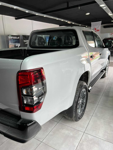 Imagen 10 de 25 de Mitsubishi L200 2023 2.4 Di-d High Power 181cv Cuero