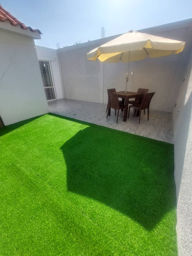 (gb989) En Venta Town House En Res Pescadores Iii, Tucacas