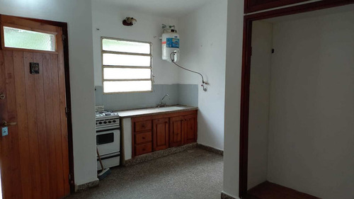 Imagen 6 de 11 de Venta Departamento Tipo Casa 2 Ambeintes Centrico, Con Patio