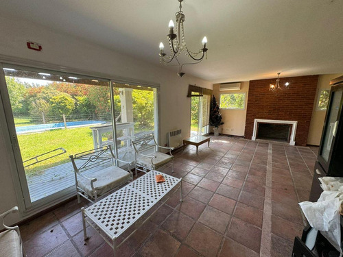 Casa En Venta - 3 Dormitorios 2 Baños - 1000mts2 - Haras Del Sur I