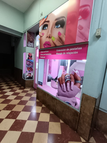 Local Dos Niveles / Uñas, Masajes Y Belleza / A Pasos Metro